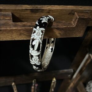 Elegant Black and White Floral Enamel Bangle Bracelet